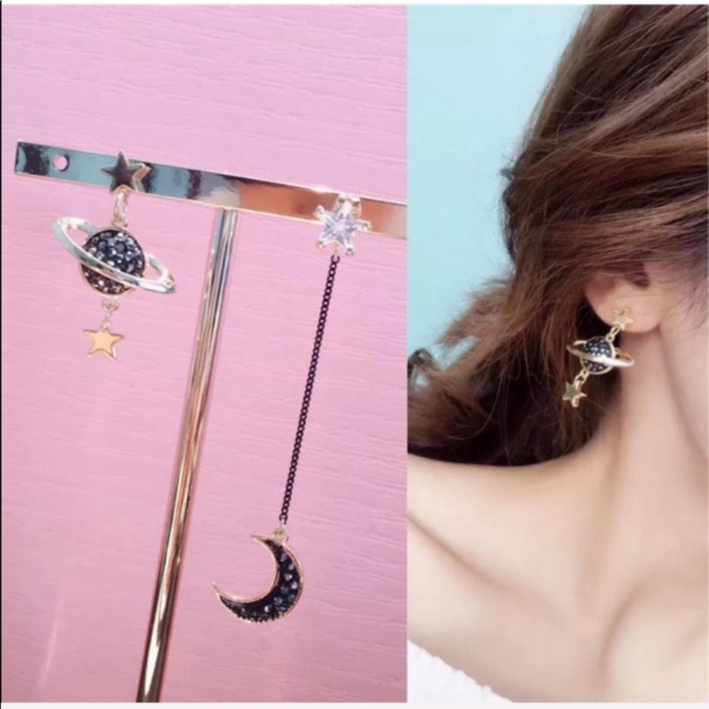 Stunning Moon Stars Geometric Earrings - Picture 3 of 6